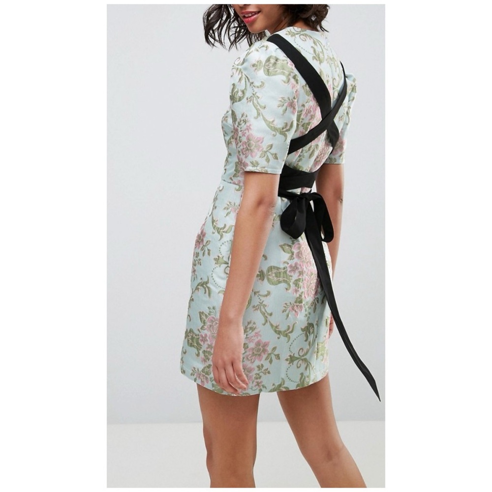 ASOS Short Sleeve Historical
Jacquard Dress - Picture 4 of 16